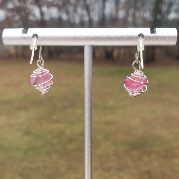 65. 3 Pairs of Drop Earrings - Picture 5 of 10